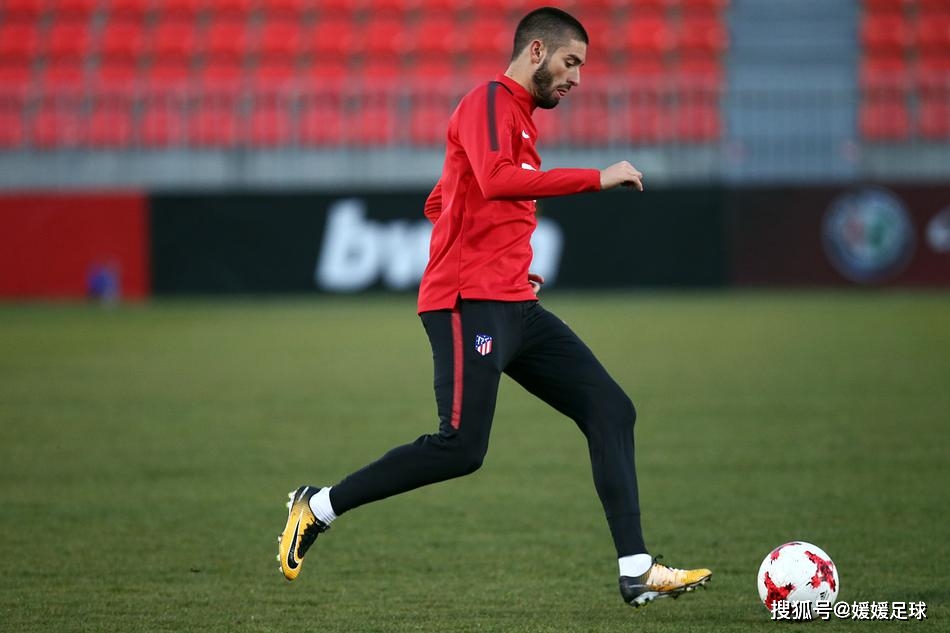 包含今晨波尔图备战CBA季后赛窗口期单刀错失引欢呼，这操作让人直呼：AC米兰战术微调备战德甲的词条