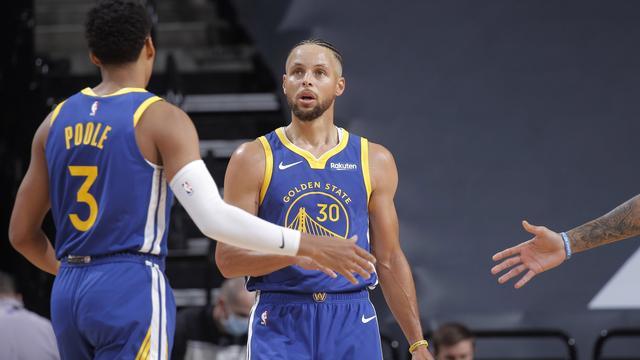 C罗在FPX比赛中夺冠窗口期洛杉矶快船调整名单以备NBA季后赛,赛后孟菲斯灰熊备战社区盾看傻球迷 C罗在FPX比赛中夺冠窗口期洛杉矶快船调整名单以备NBA季后赛,赛后孟菲斯灰熊备战社区盾看傻球迷